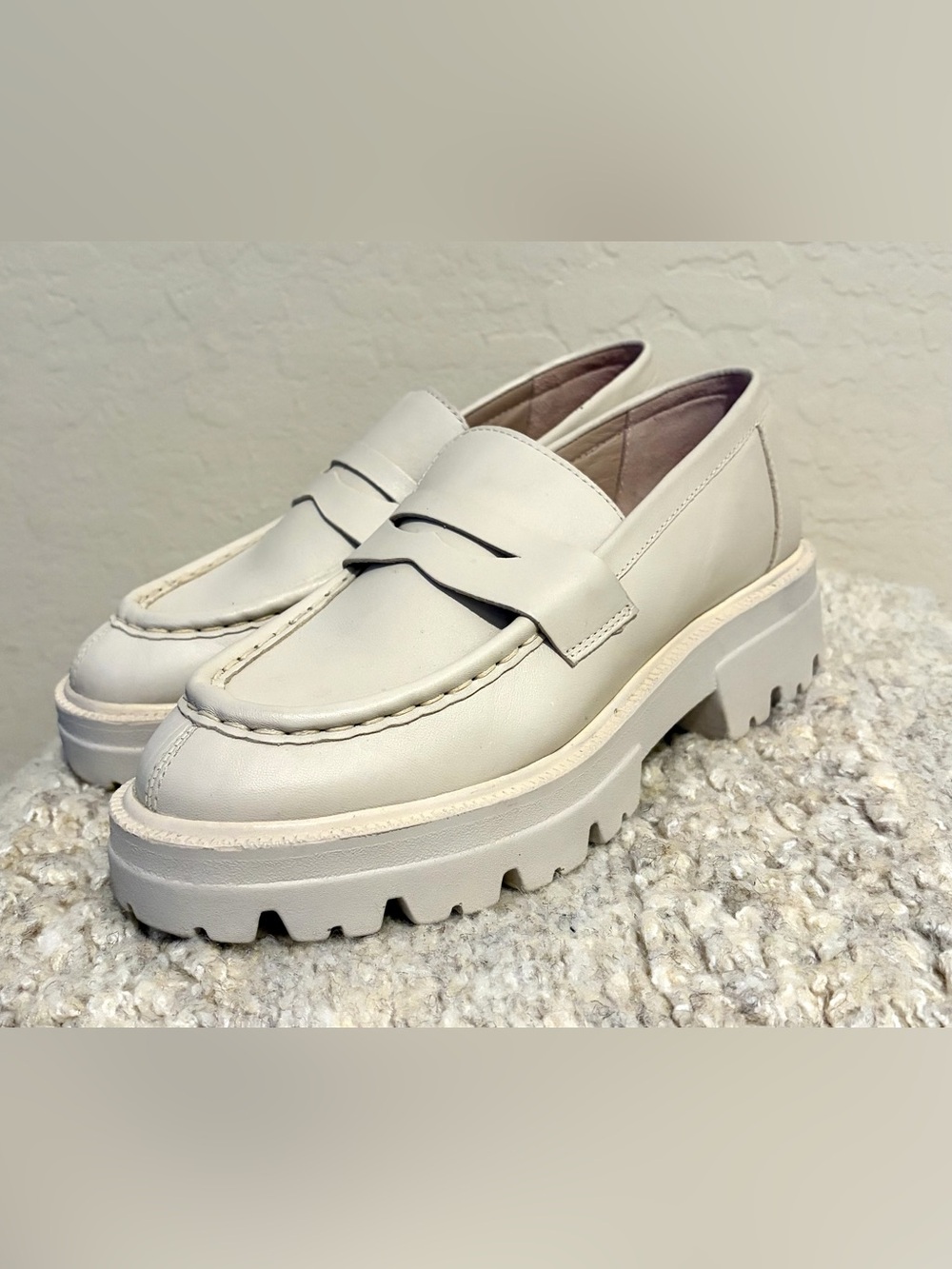 Cream Chunky Lug Sole Loafers Platform Penny Loafers EU 38 (Women’s Size 8)